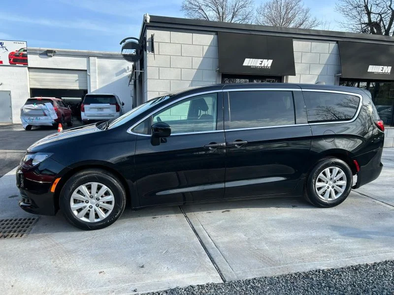 Used 2021 Black Chrysler L Minivan 4D image 4