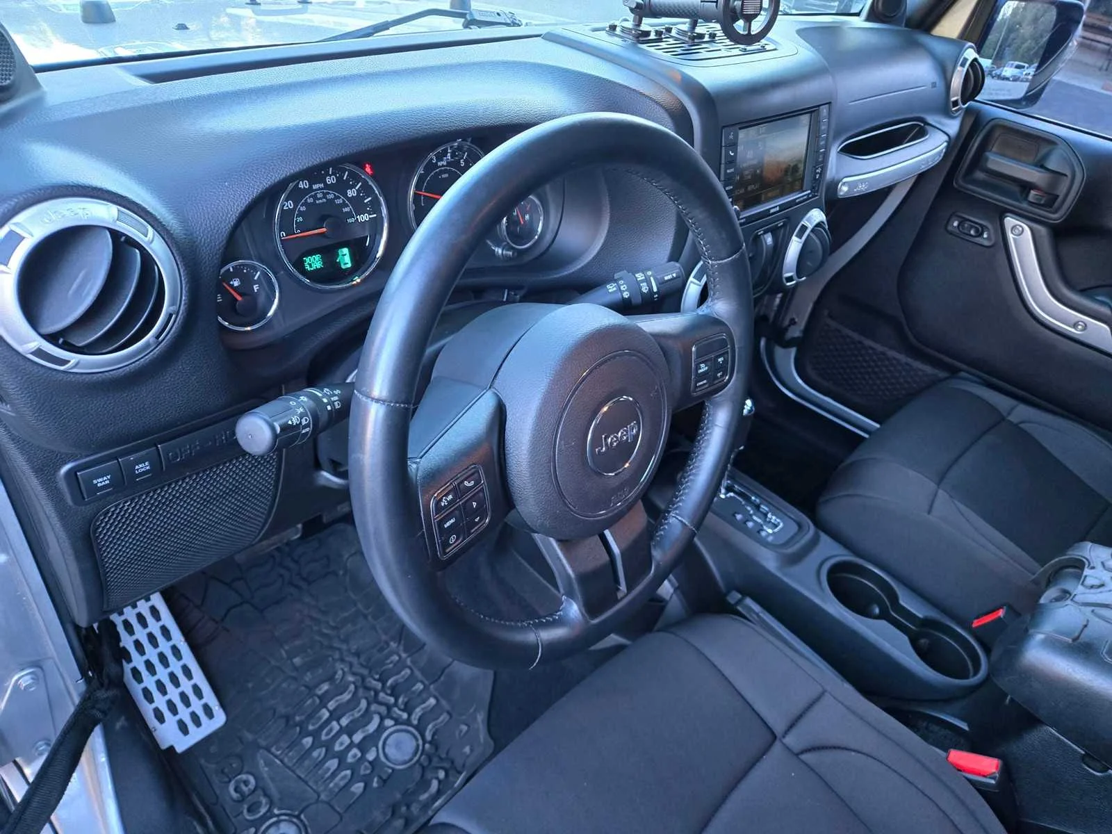 Used 2014  Jeep Rubicon image 15