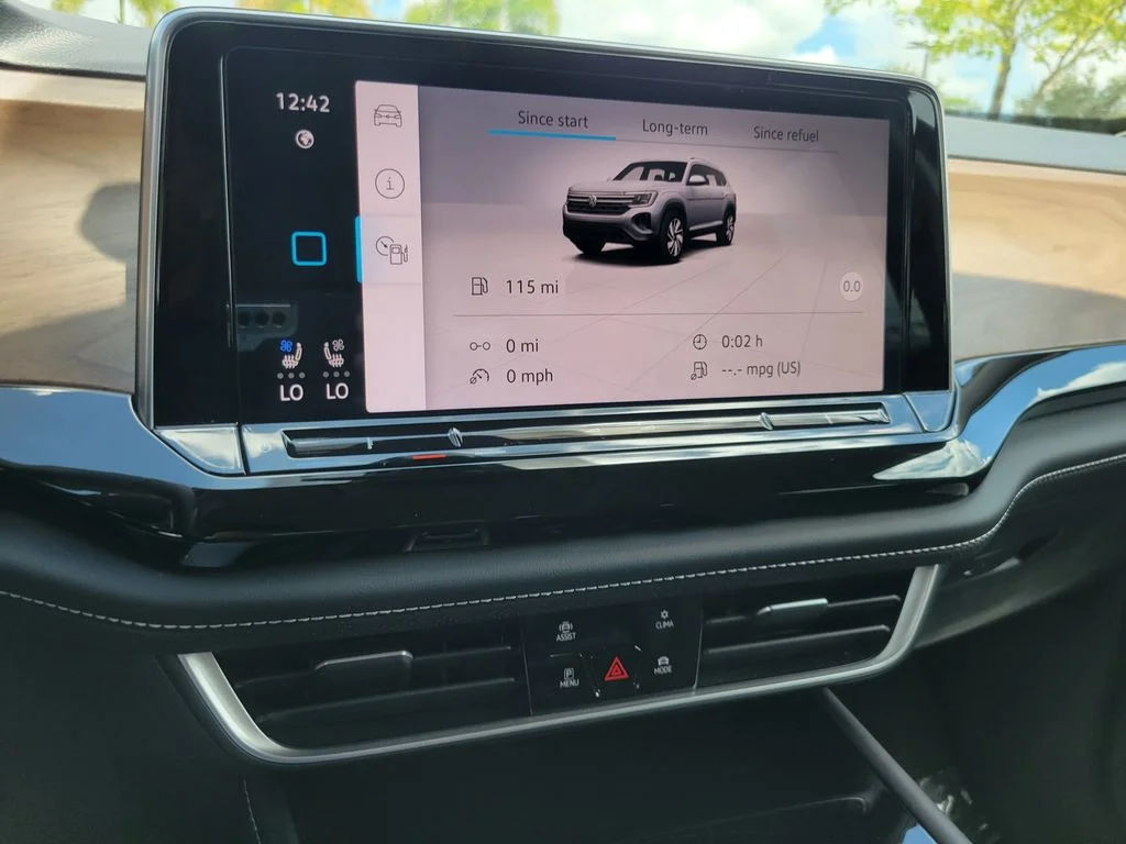 Used 2026  Volkswagen SE w/Technology image 23