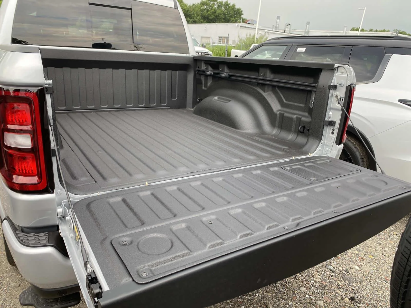 New 2026 Silver Zynith Exterior Paint RAM Laramie image 5