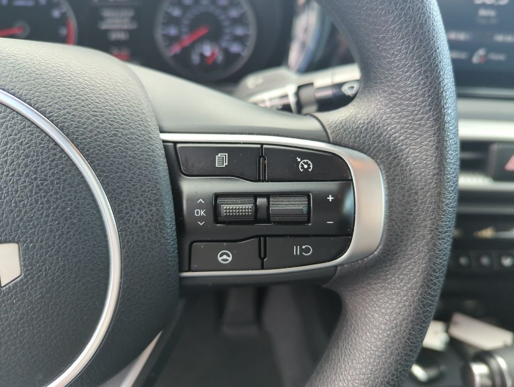 Used 2022 Silver Kia LXS image 23
