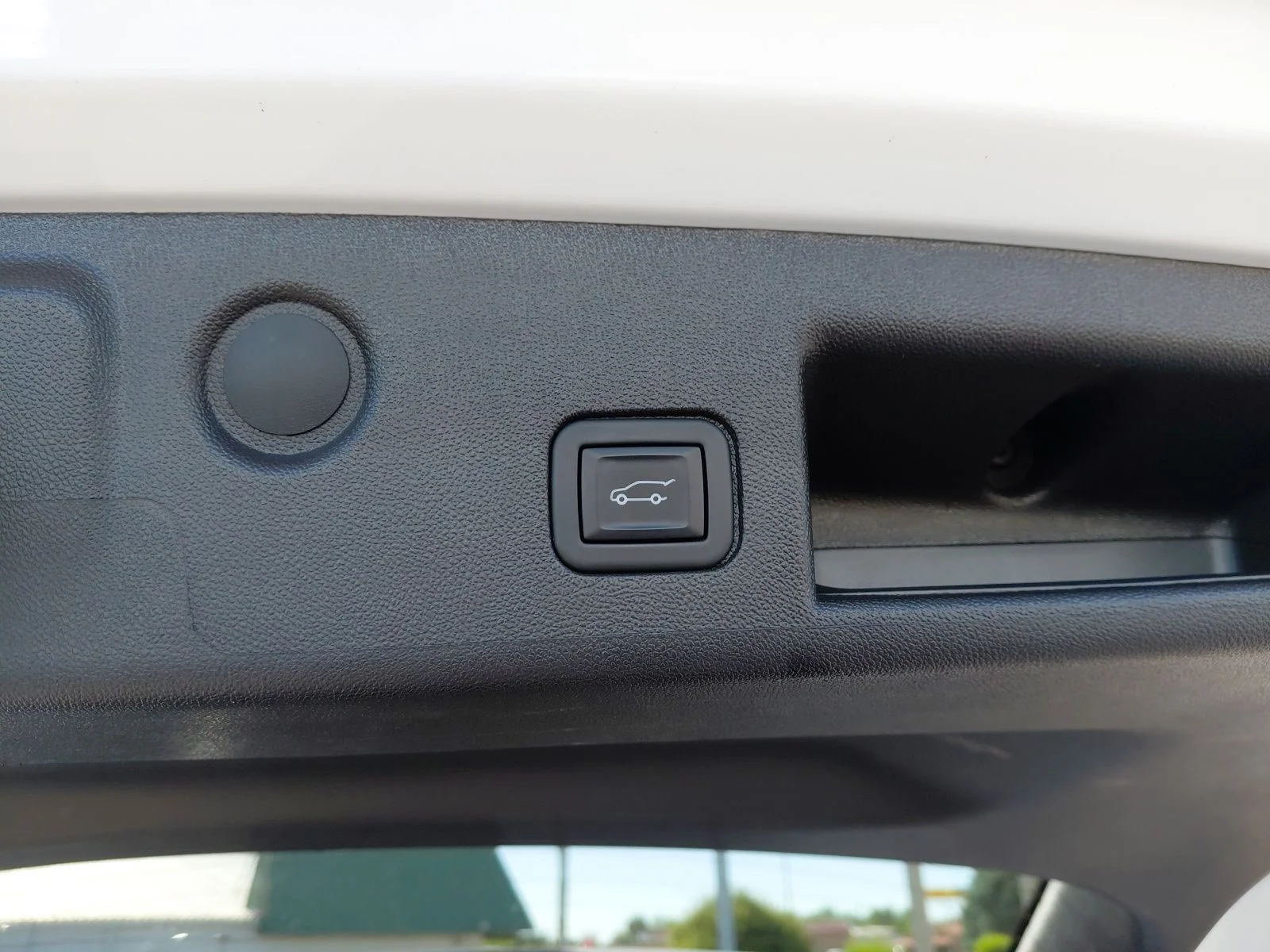 Used 2024 White Chevrolet LT image 26
