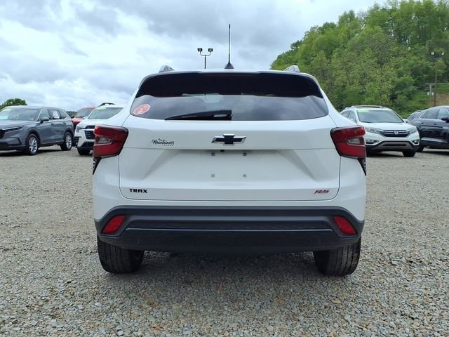 Used 2025 White Chevrolet 2RS image 6