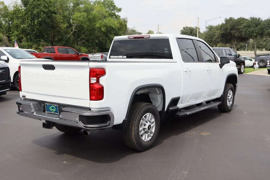 Used 2022 White Chevrolet LT image 9