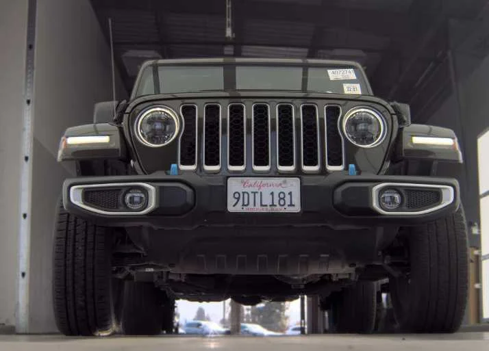 Used 2023 Sarge Green Clearcoat Jeep Sahara image 3