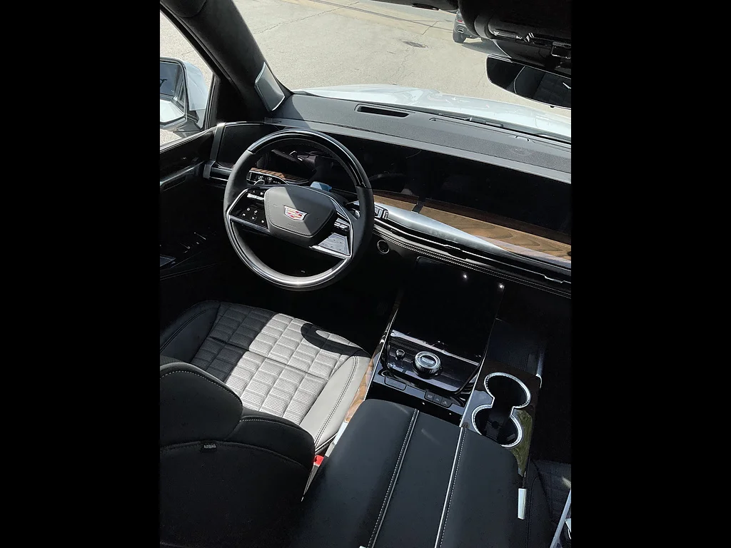 New 2026 Vibrant White Tricoat Cadillac Platinum Sport image 5