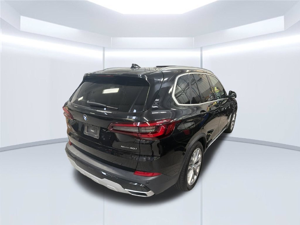 Used 2022 Black BMW sDrive40i image 3