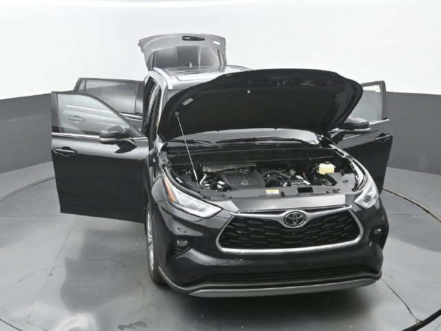 New 2026 Midnight Black Metallic Toyota Platinum image 35