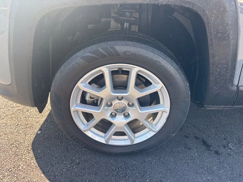 Used 2020 Gray Jeep Latitude image 15
