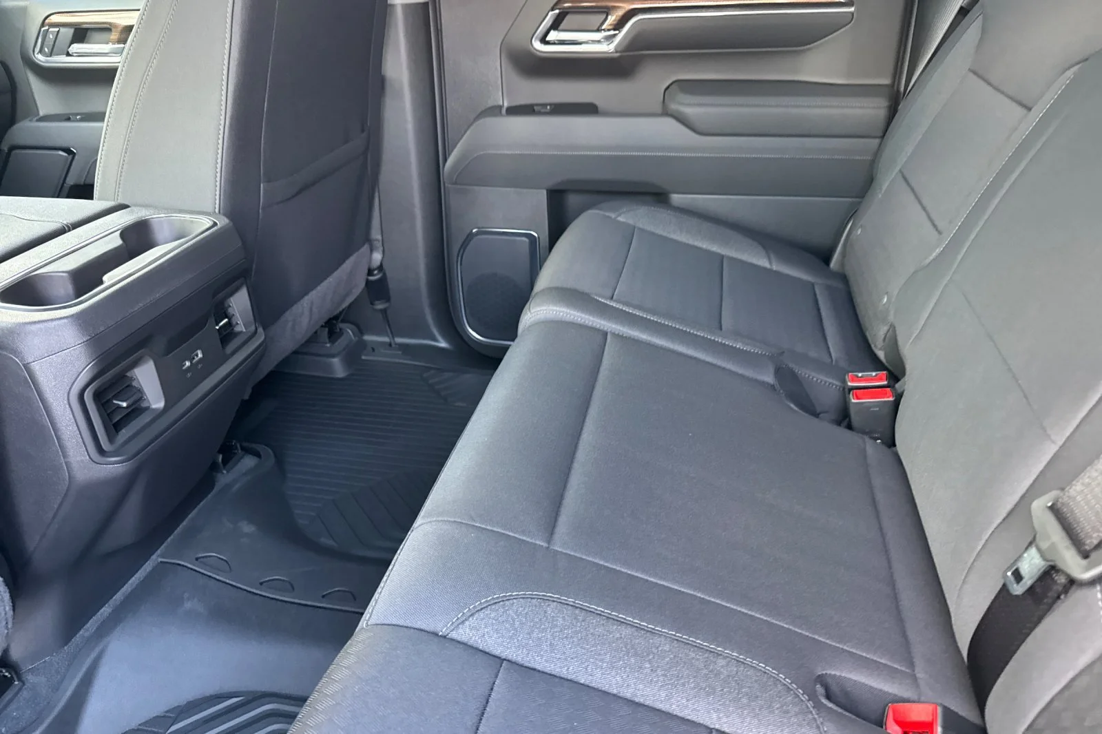2026 Chevrolet Silverado 1500 LT view 11