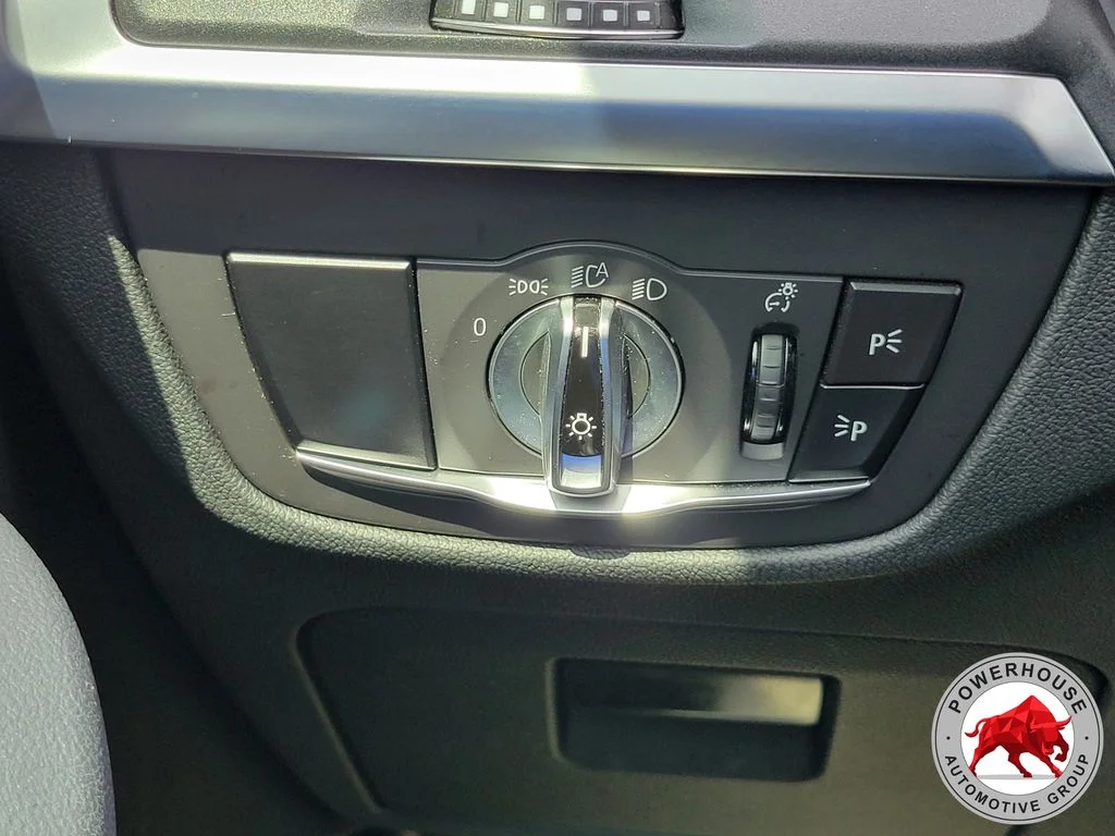 Used 2024 White BMW sDrive30i image 29