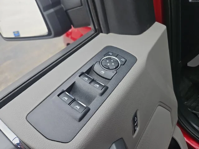 Used 2018 Red Ford XL image 12