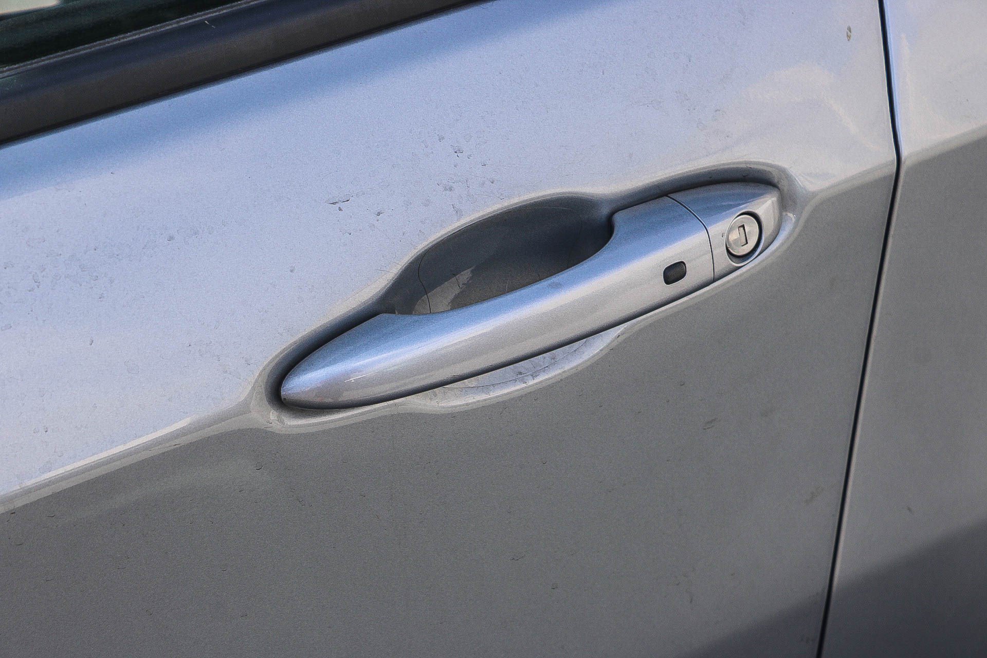 Used 2022 Billet Silver Metallic Clearcoat Jeep Latitude image 9