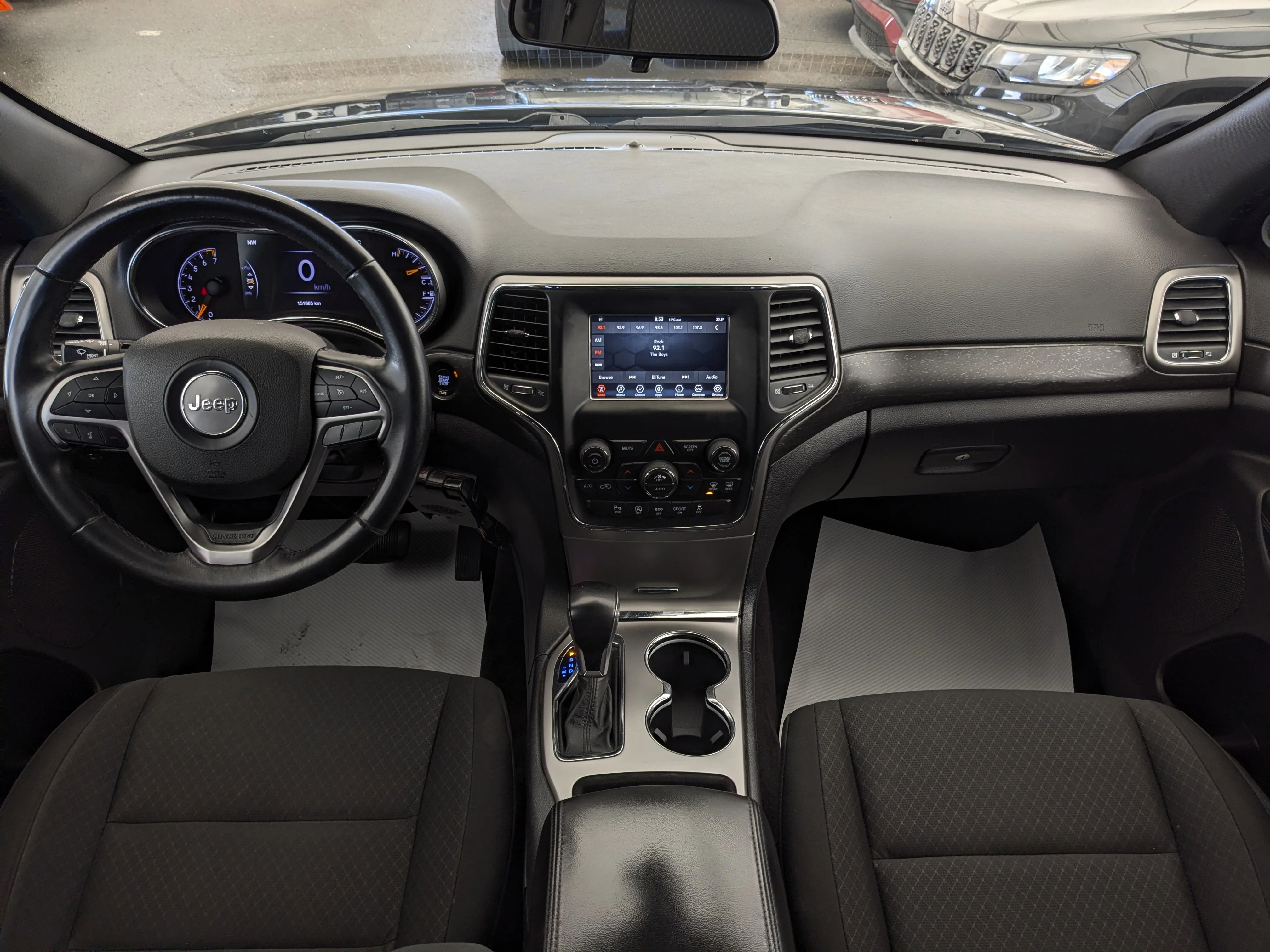 Used 2018 Black Jeep Laredo - - 3.6L Pentastar V6 - Quadra-Trac I 4x4 - Keyless Go - ParkView & ParkSense & More! image 25