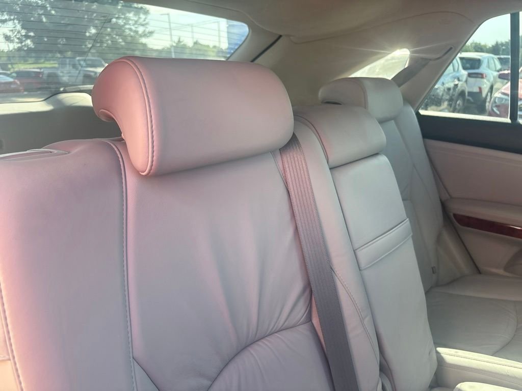 Used 2004 Blue Lexus 330 image 31
