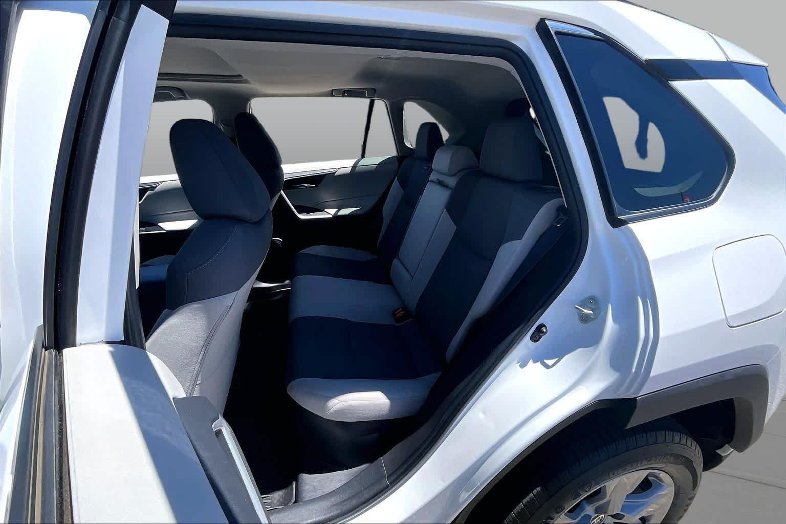 Used 2022 White Toyota Hybrid XLE image 20