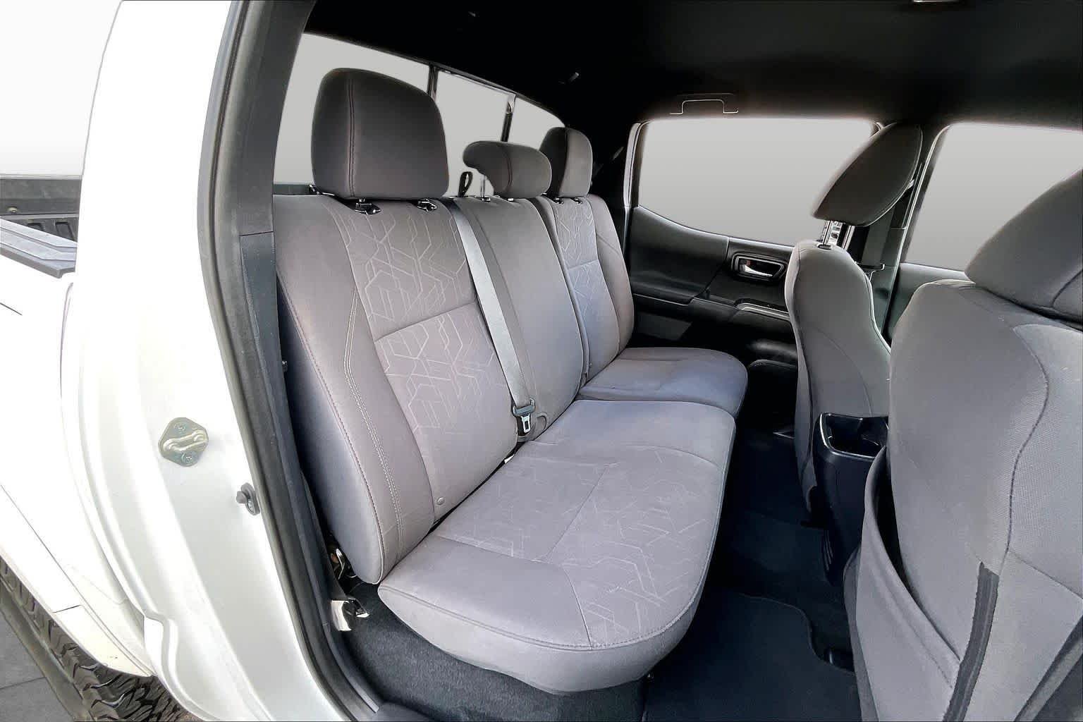 Used 2018  Toyota SR5 image 19