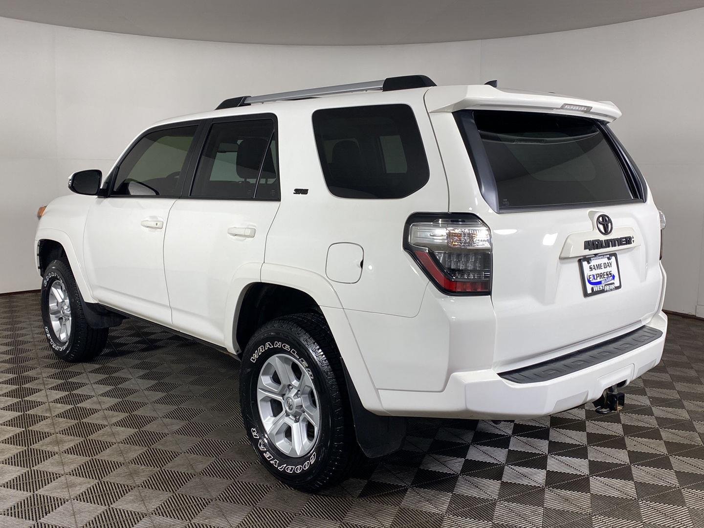 Used 2022 Super White Toyota SR5 Premium image 30