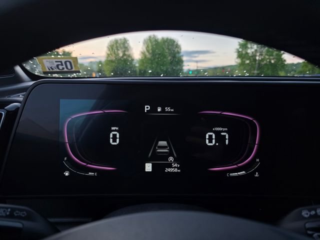 Used 2025 White Kia X-Line image 31