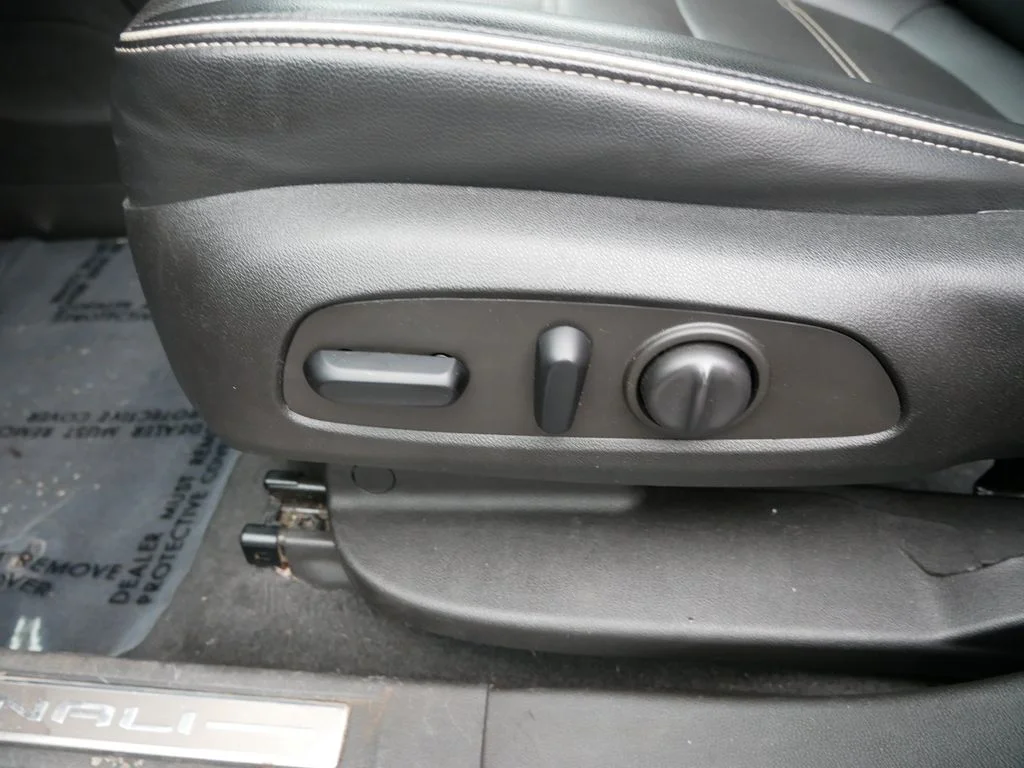 Used 2022 Red GMC Denali image 16