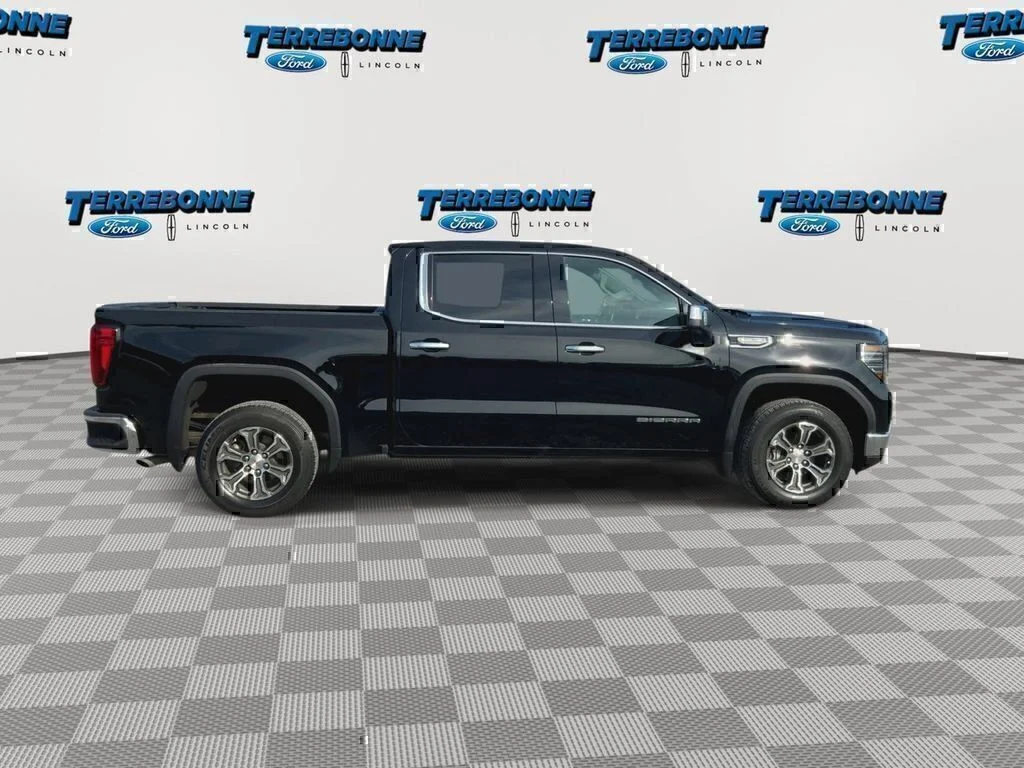 Used 2025 Onyx Black GMC SLT image 9