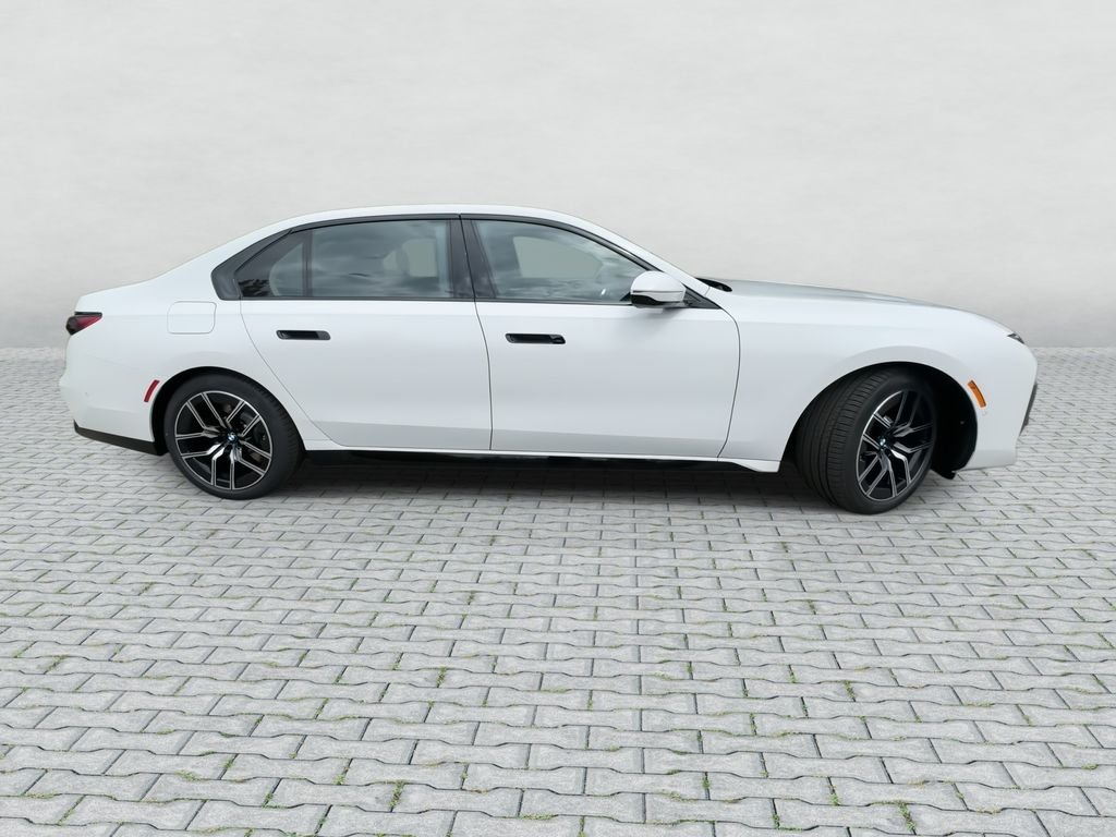 Used 2026 Alpine White BMW 760i xDrive image 9