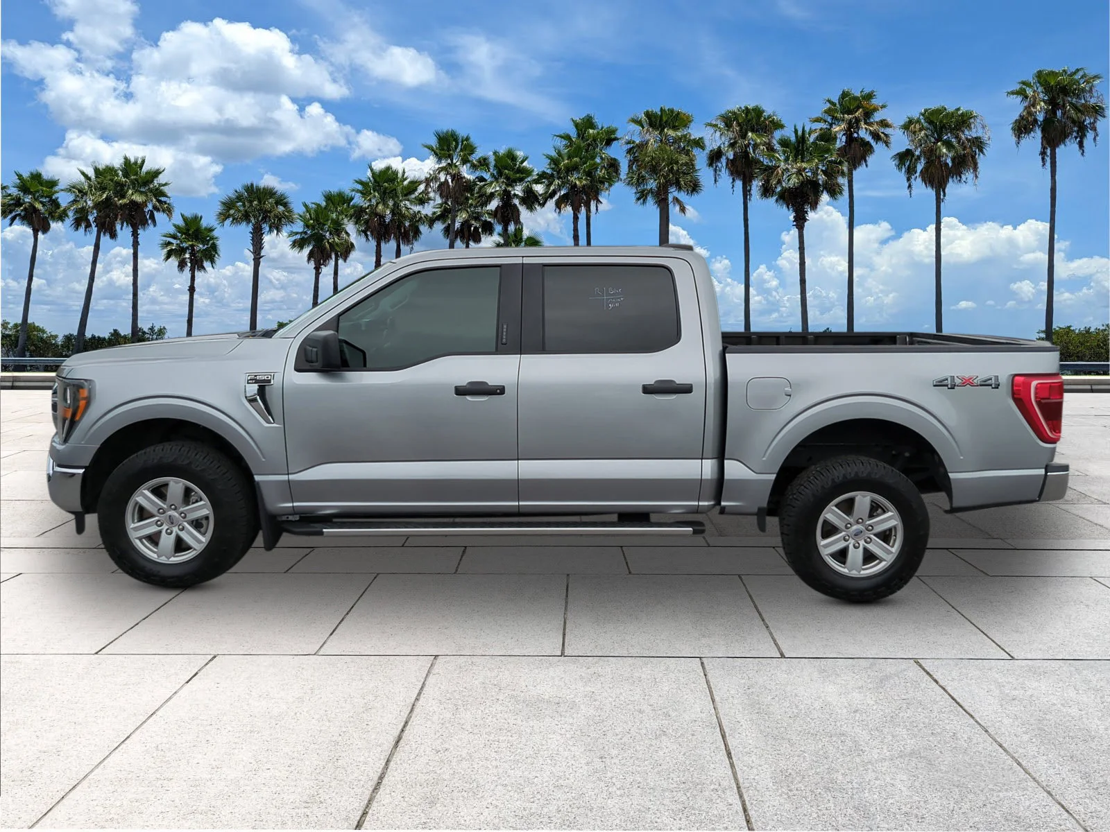 Certified Used 2023 Iconic Silver Metallic Ford XLT image 4