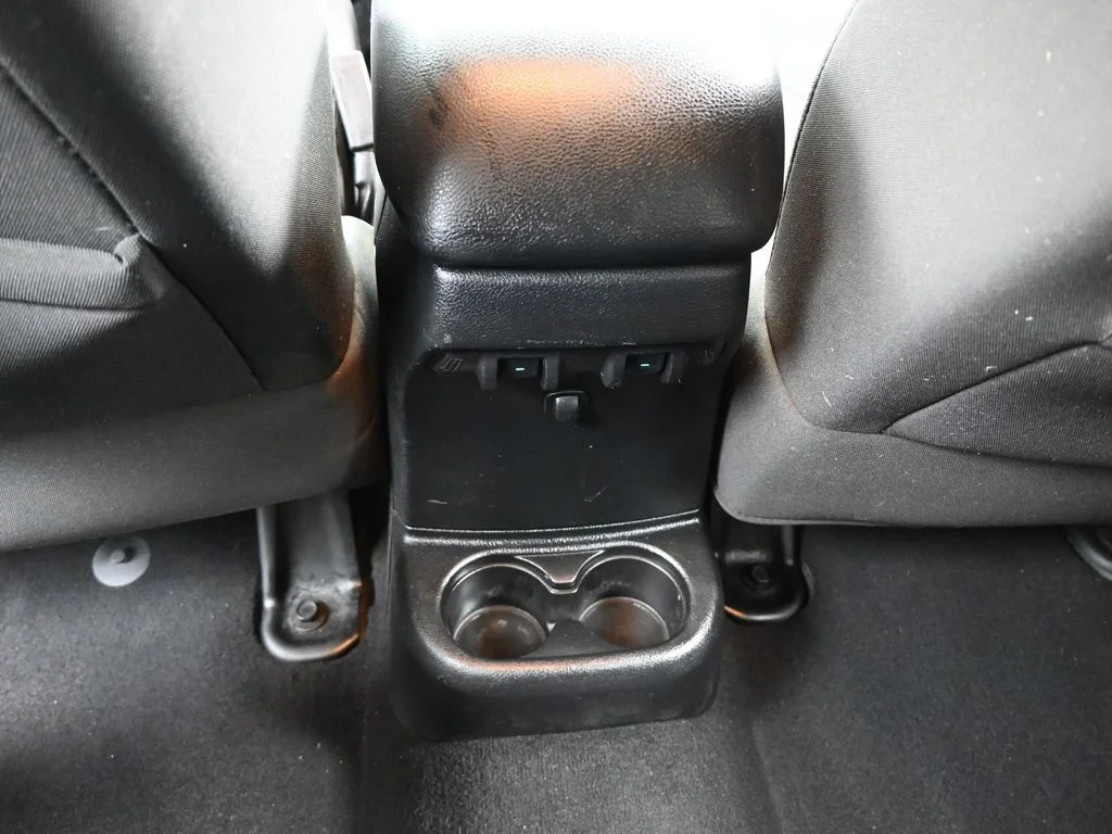 Used 2016 Billet Silver Metallic Clearcoat Jeep Unlimited Sport image 31