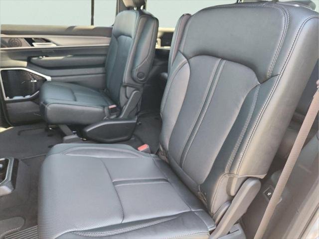 New 2026 Silver-Zynith Exterior Paint Jeep Grand Wagoneer image 23