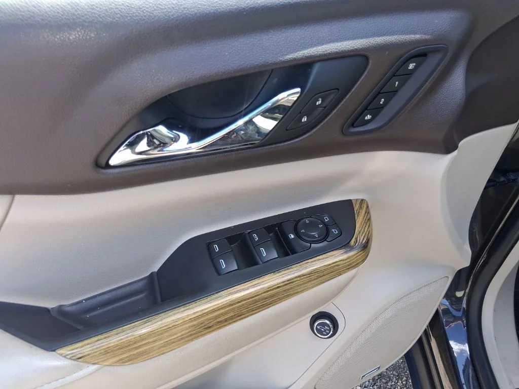 Used 2018 Silver GMC Denali image 8