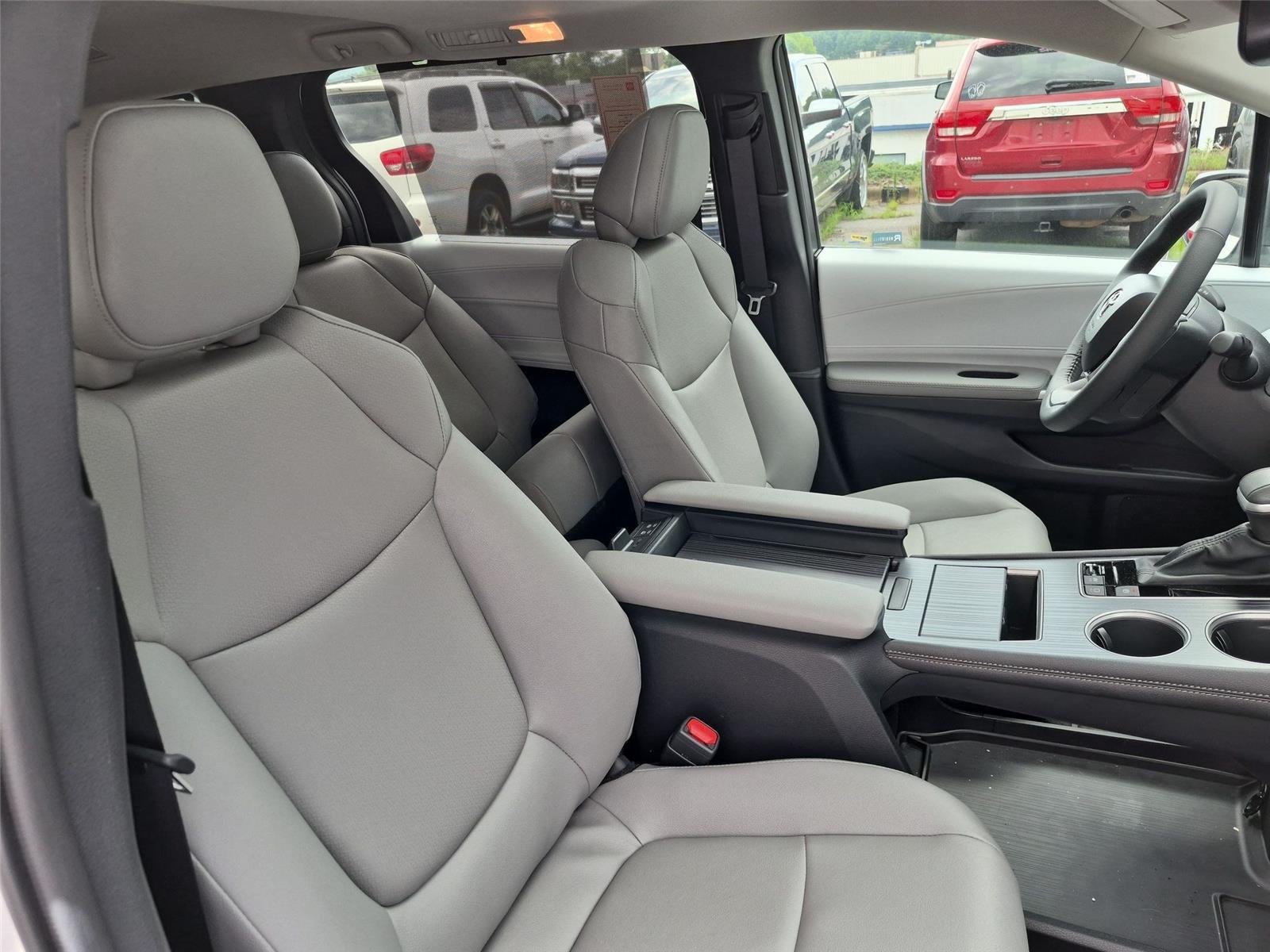 Used 2026 Wind Chill Pearl Toyota XLE image 39
