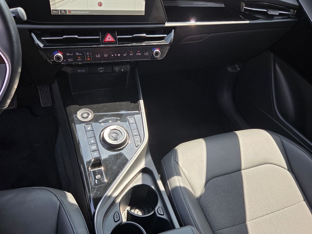 Used 2023 White Kia EX image 21