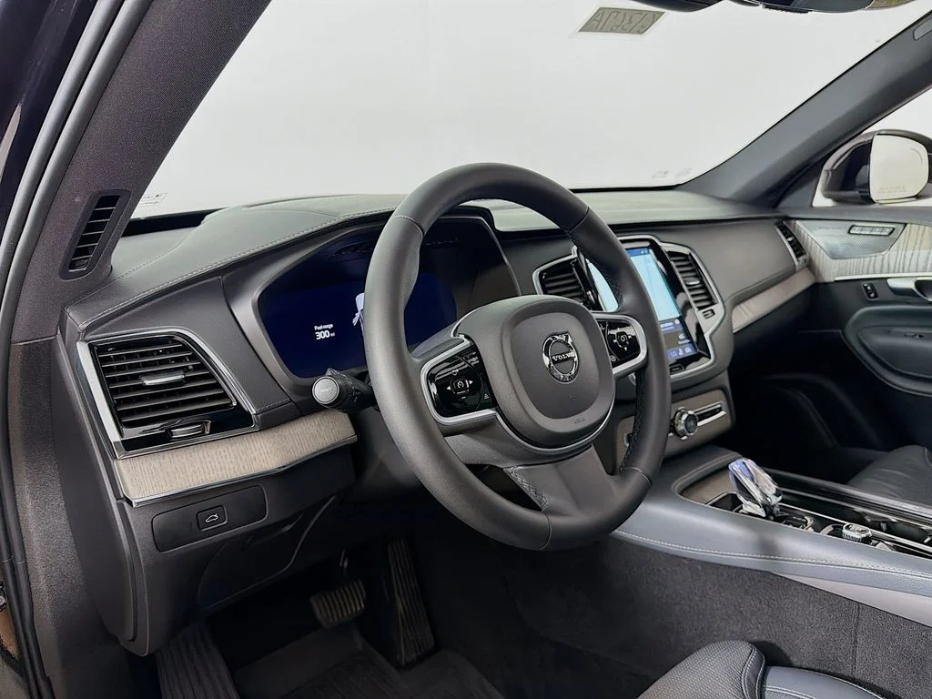 Used 2023 Onyx Black Metallic Volvo Ultimate image 9