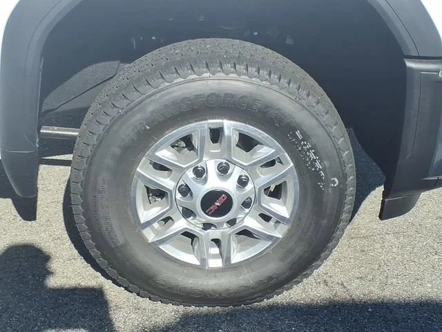 New 2026 Summit White GMC Pro image 4