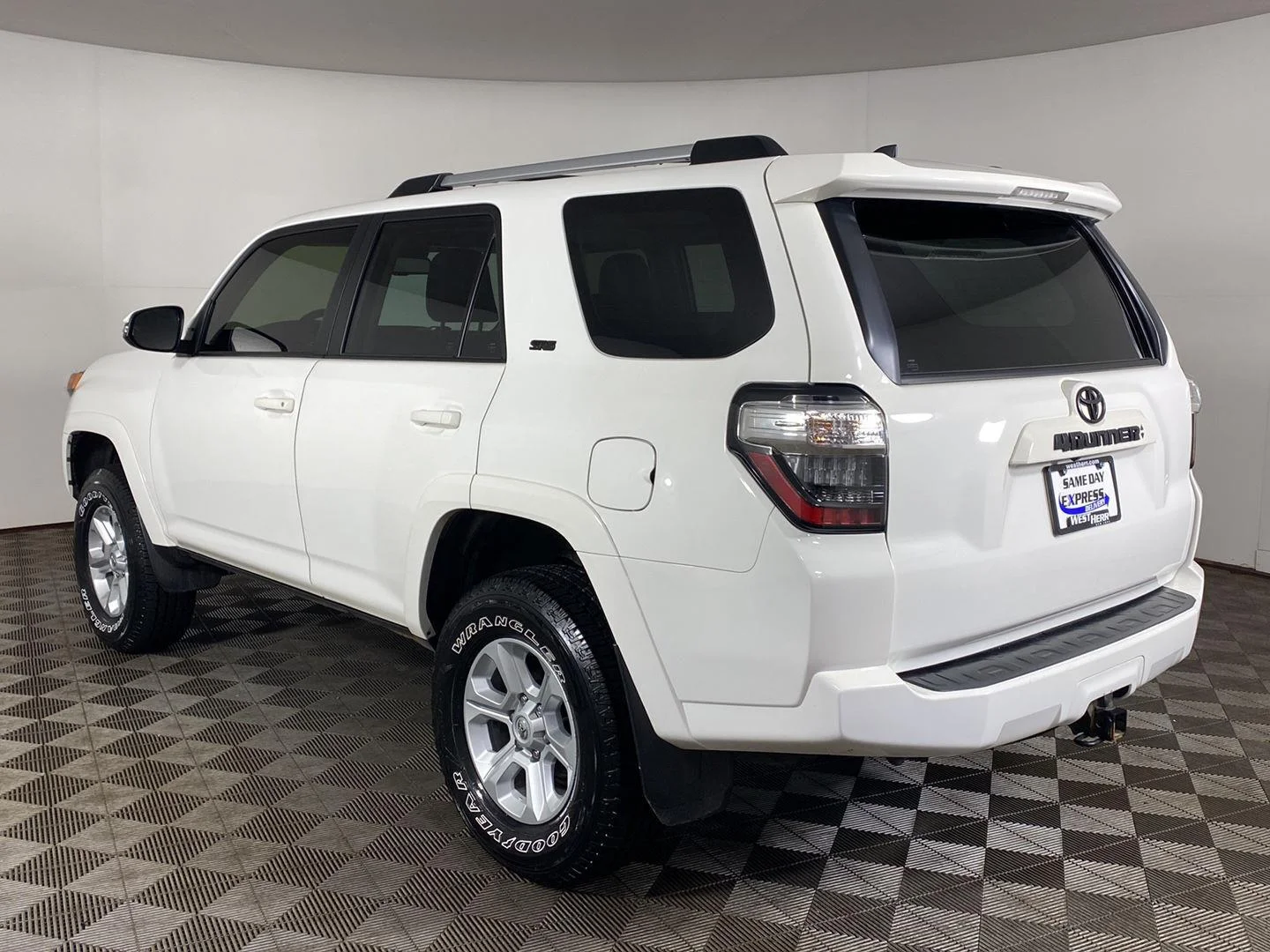 Used 2022 Super White Toyota SR5 Premium image 30