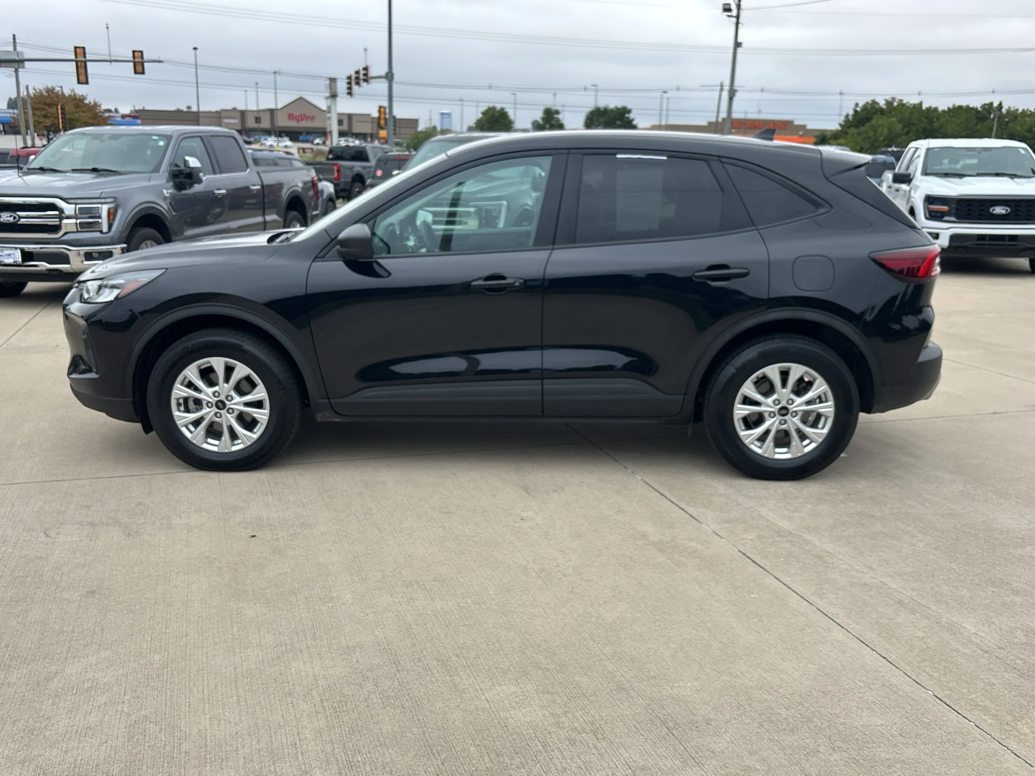 Used 2025 Agate Black Metallic Ford Active image 7