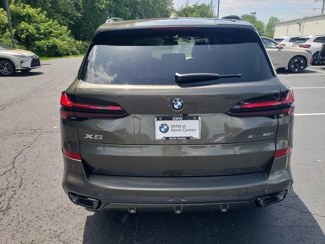 New 2026 Manhattan Green Metallic BMW xDrive40i image 4