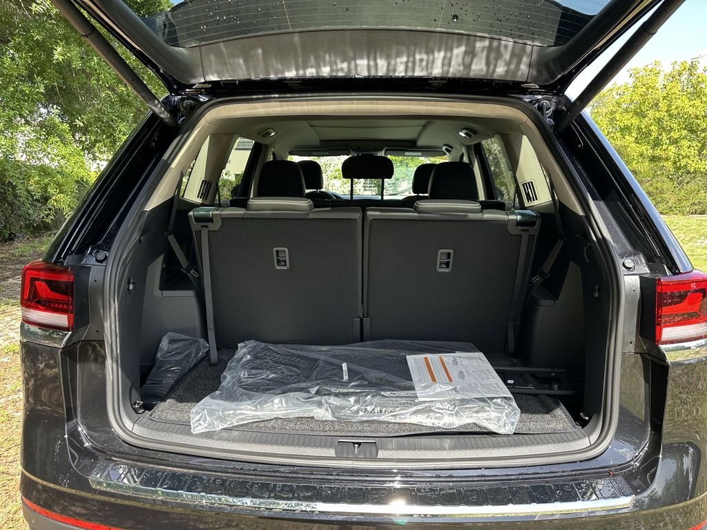 New 2026 Black Volkswagen 2.0T SE w/Technology image 7