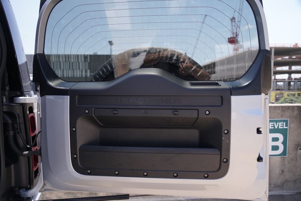 Used 2022 Silver Land Rover XS Edition image 33
