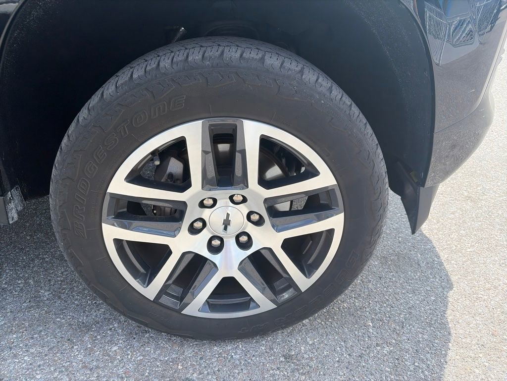 Used 2023 Black Chevrolet Z71 image 10
