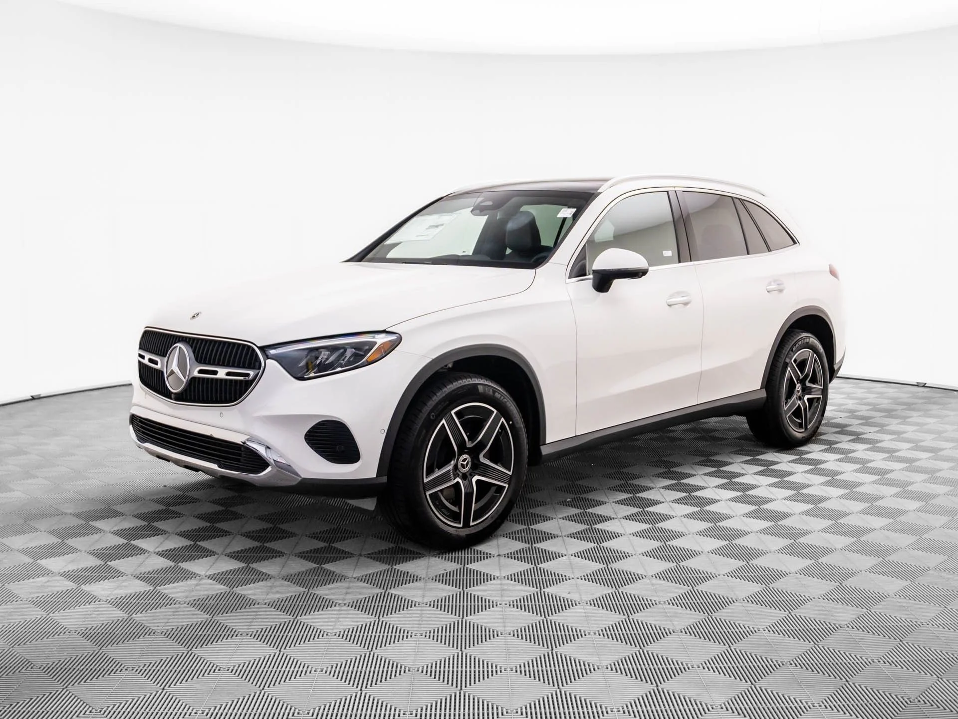 New 2026 White Mercedes-Benz GLC 300 image 1