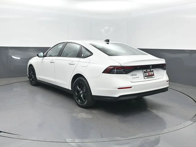 Used 2025 White Honda SE image 30