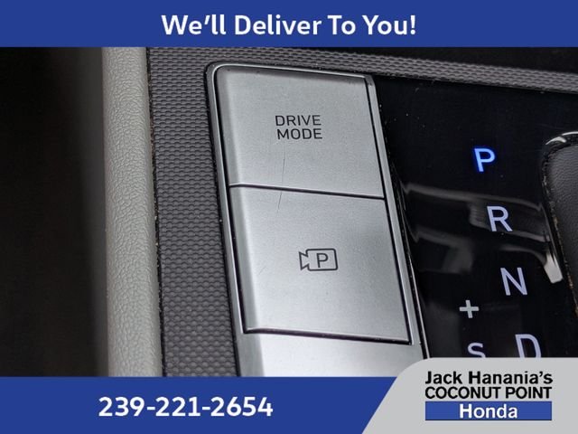 Used 2022 Silver Hyundai SE image 30
