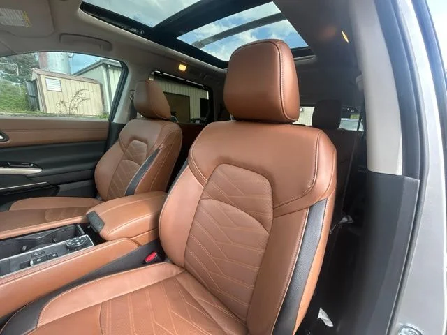 Used 2025 Silver Nissan Platinum image 22