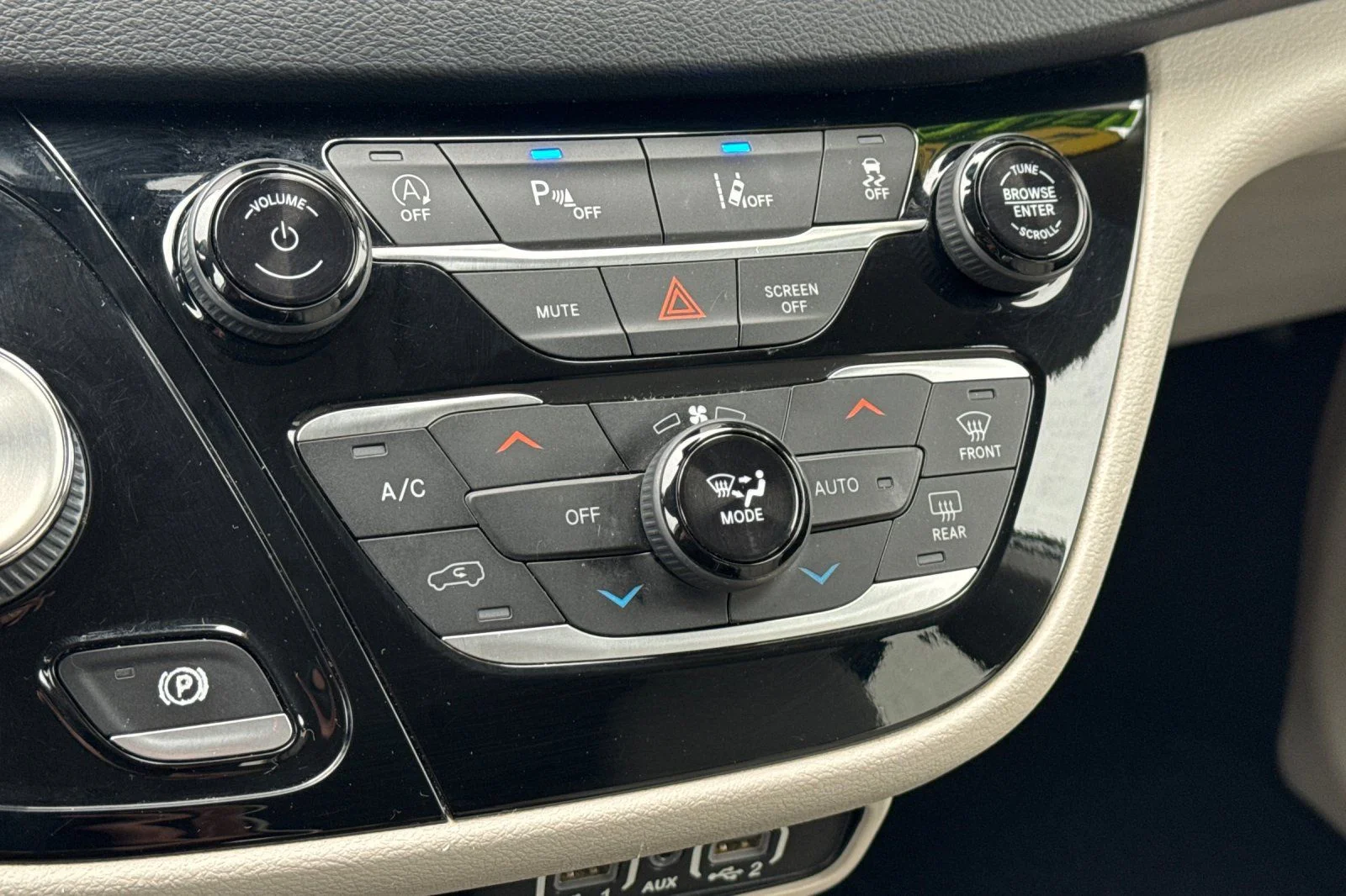 Used 2021 White Chrysler Touring L image 22