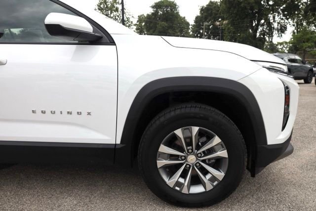 Used 2025 White Chevrolet LT image 14
