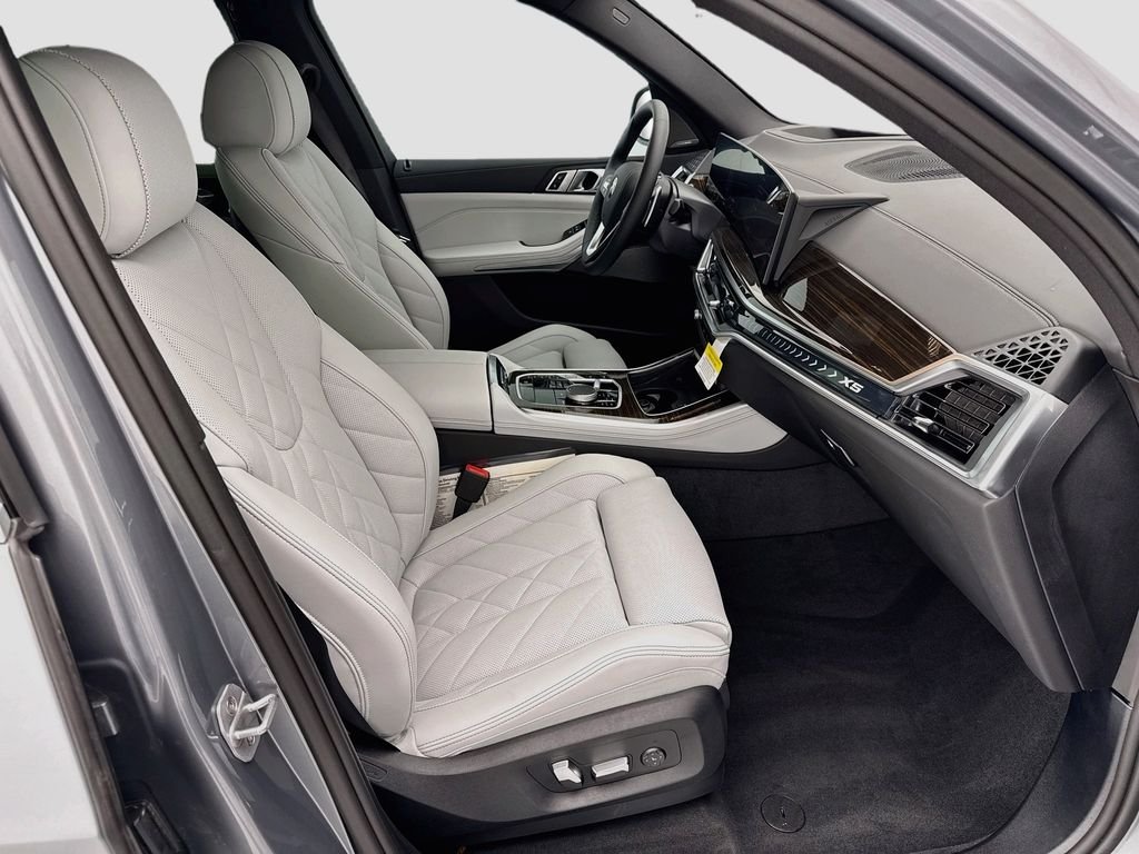 New 2026 Gray Metallic BMW xDrive40i image 19