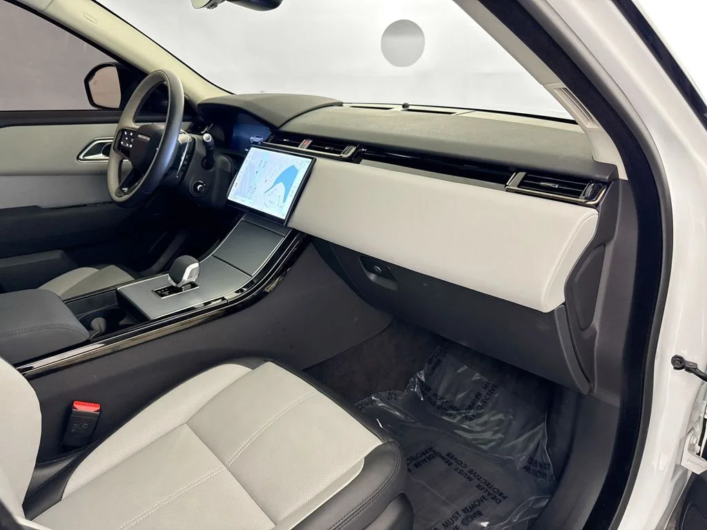 Used 2025 White Land Rover S image 30