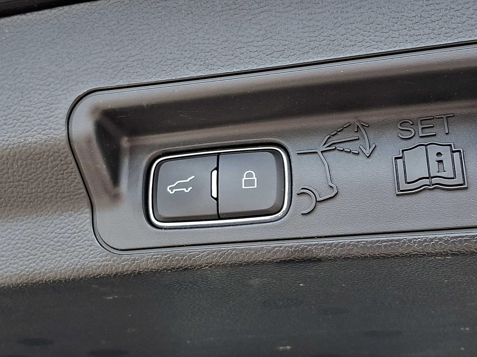 Used 2021 Agate Black Metallic Ford XLT image 29