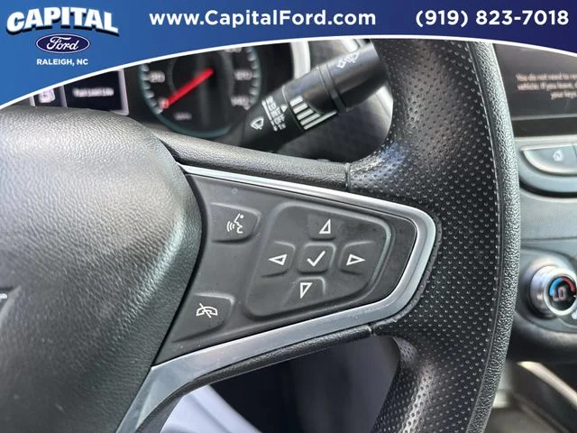 Used 2022 White Chevrolet LT image 23